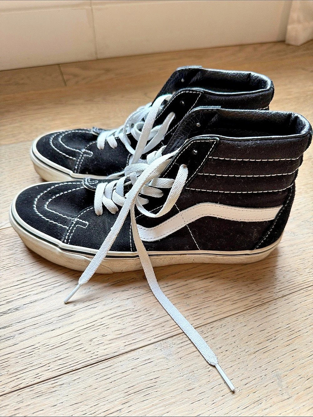 Vans Sk8-Hi High Top Sneakers Black & White US 8.5